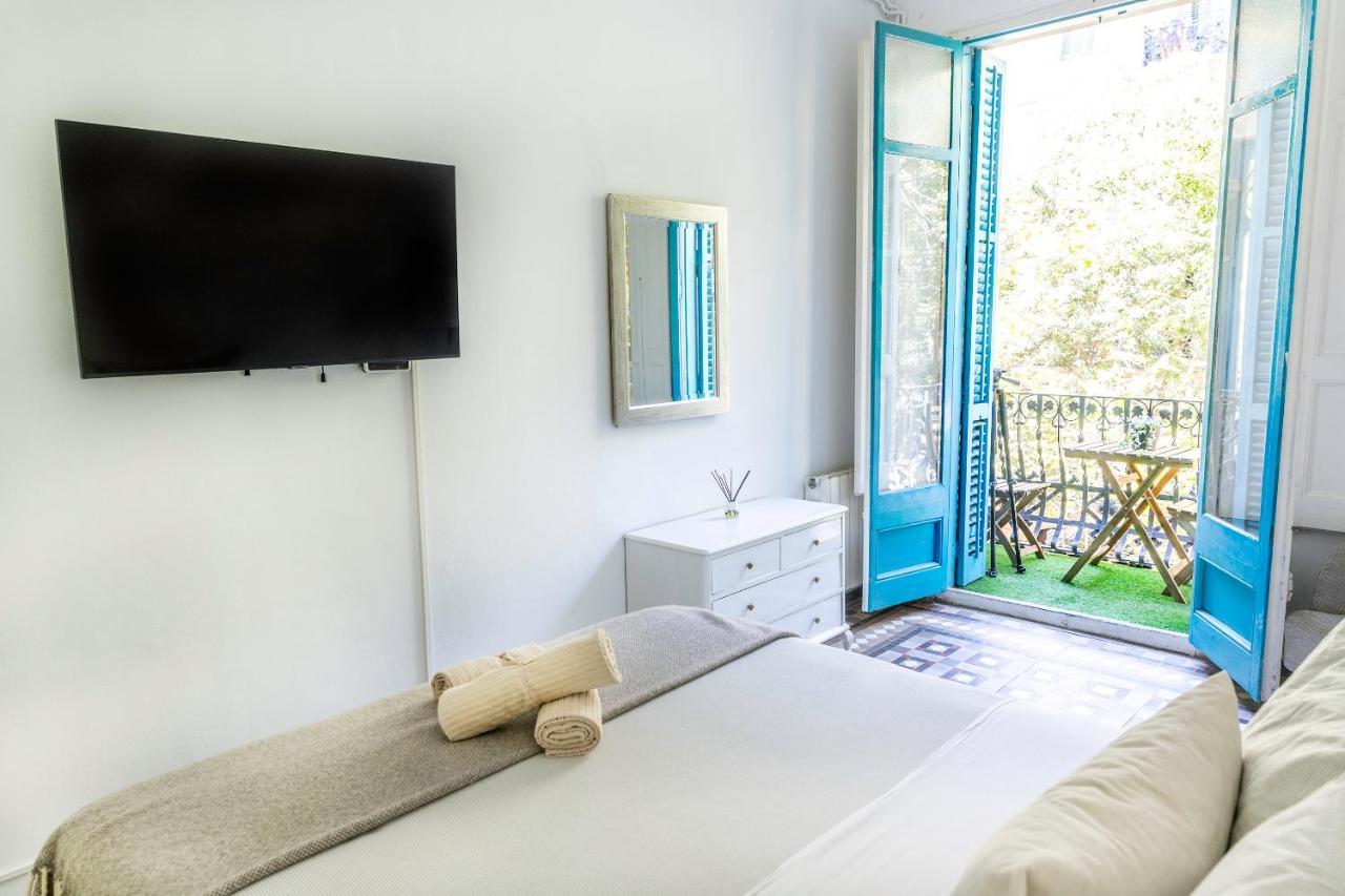 B-Garden Bcn Hostel Barcelona Bagian luar foto