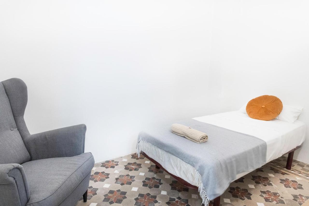 B-Garden Bcn Hostel Barcelona Bagian luar foto